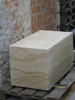 Sandsteinblock, aus dem unser Taufstein gefertigt wurde.