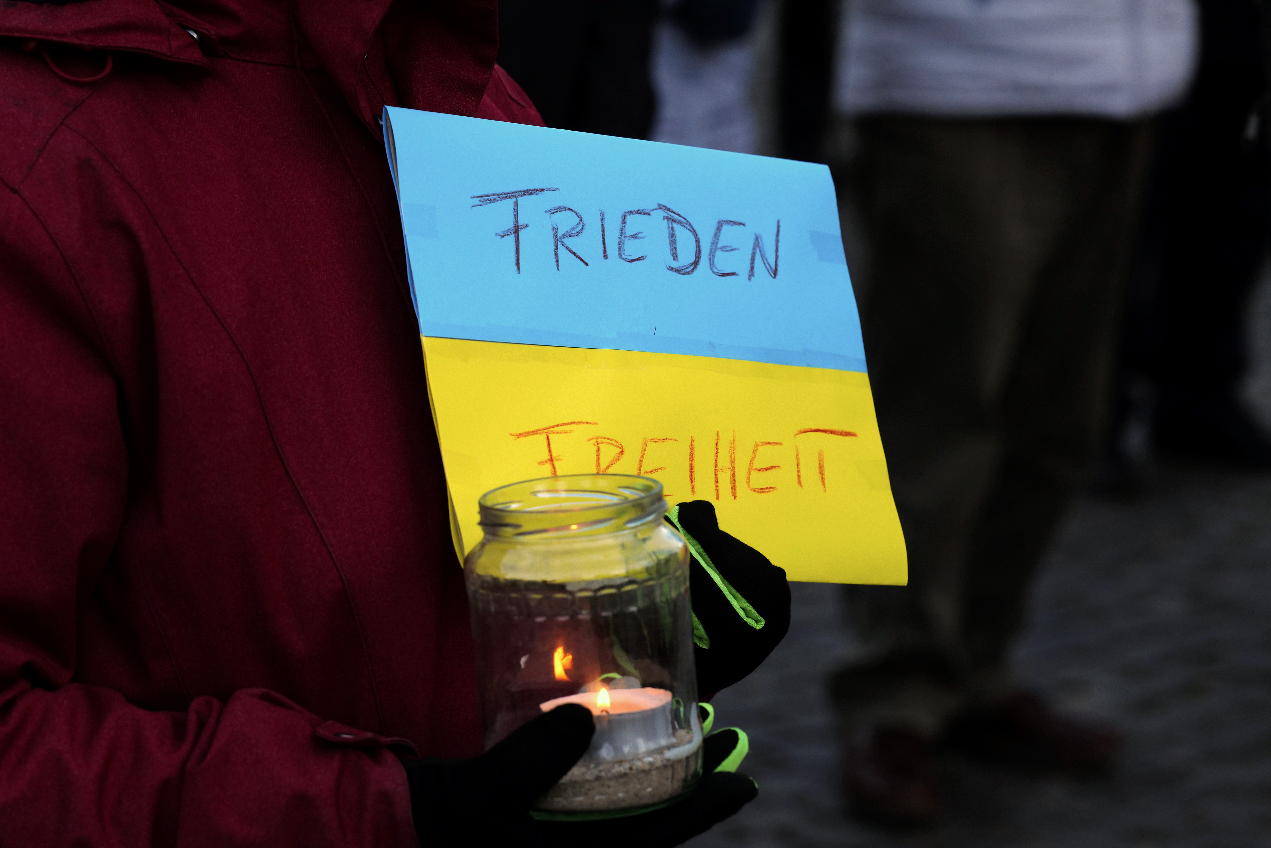 8923_friedensgebet_fuer_die_ukraine_by_peter_weidemann_pfarrbriefservice-2 | Kath. Pfarrei Selige Märtyrer vom Münchner Platz - Aktuelles